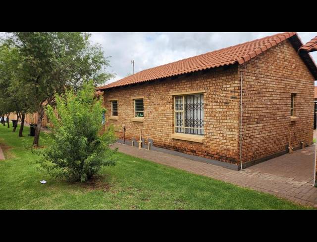 2 BEDROOM SIMPLEX FOR SALE IN DAWN PARK